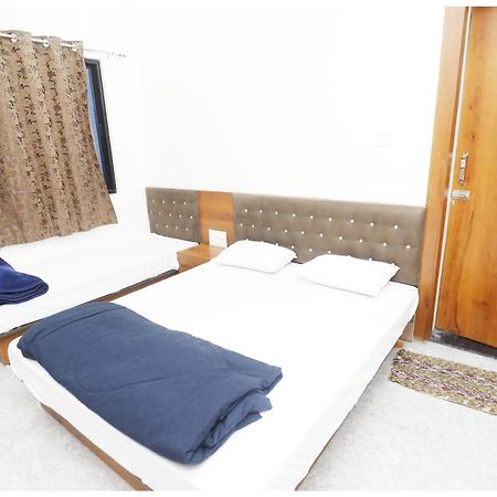 Premium Hotel Ujjain - G A R I M A - Near Mahakal Temple And Rivar - Railway Station - Hygiene & Spacious Room - With Wifi- And Parking Facilities - Best Hotel In Удджайн Экстерьер фото