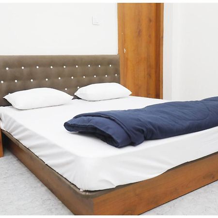 Premium Hotel Ujjain - G A R I M A - Near Mahakal Temple And Rivar - Railway Station - Hygiene & Spacious Room - With Wifi- And Parking Facilities - Best Hotel In Удджайн Экстерьер фото