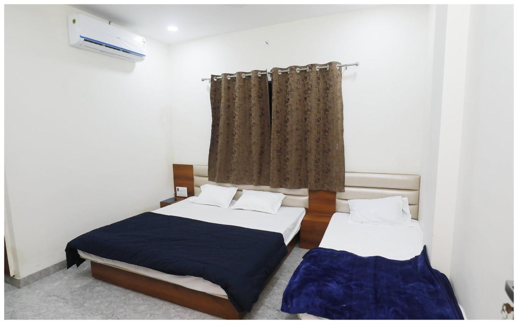 Premium Hotel Ujjain - G A R I M A - Near Mahakal Temple And Rivar - Railway Station - Hygiene & Spacious Room - With Wifi- And Parking Facilities - Best Hotel In Удджайн Экстерьер фото