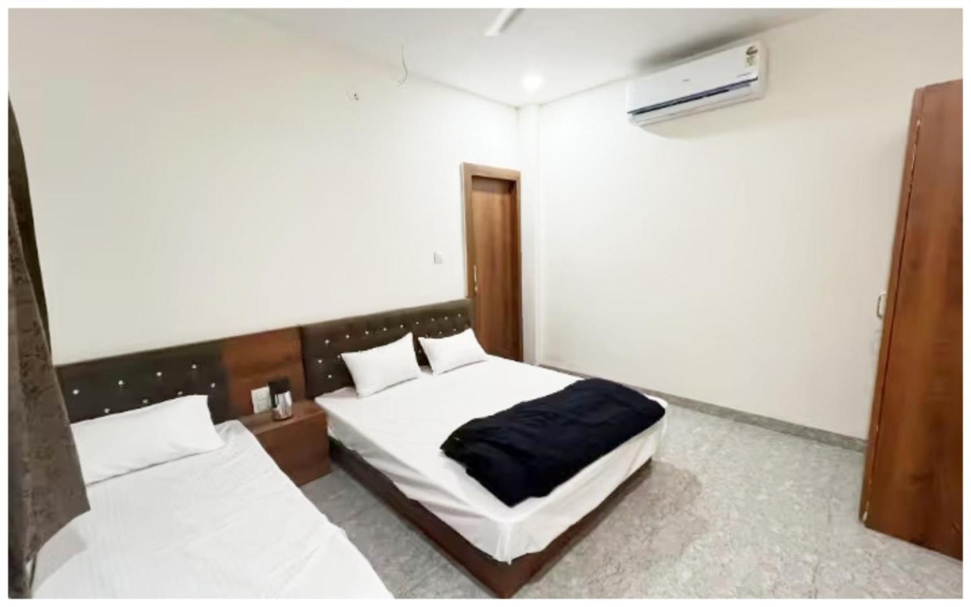 Premium Hotel Ujjain - G A R I M A - Near Mahakal Temple And Rivar - Railway Station - Hygiene & Spacious Room - With Wifi- And Parking Facilities - Best Hotel In Удджайн Экстерьер фото