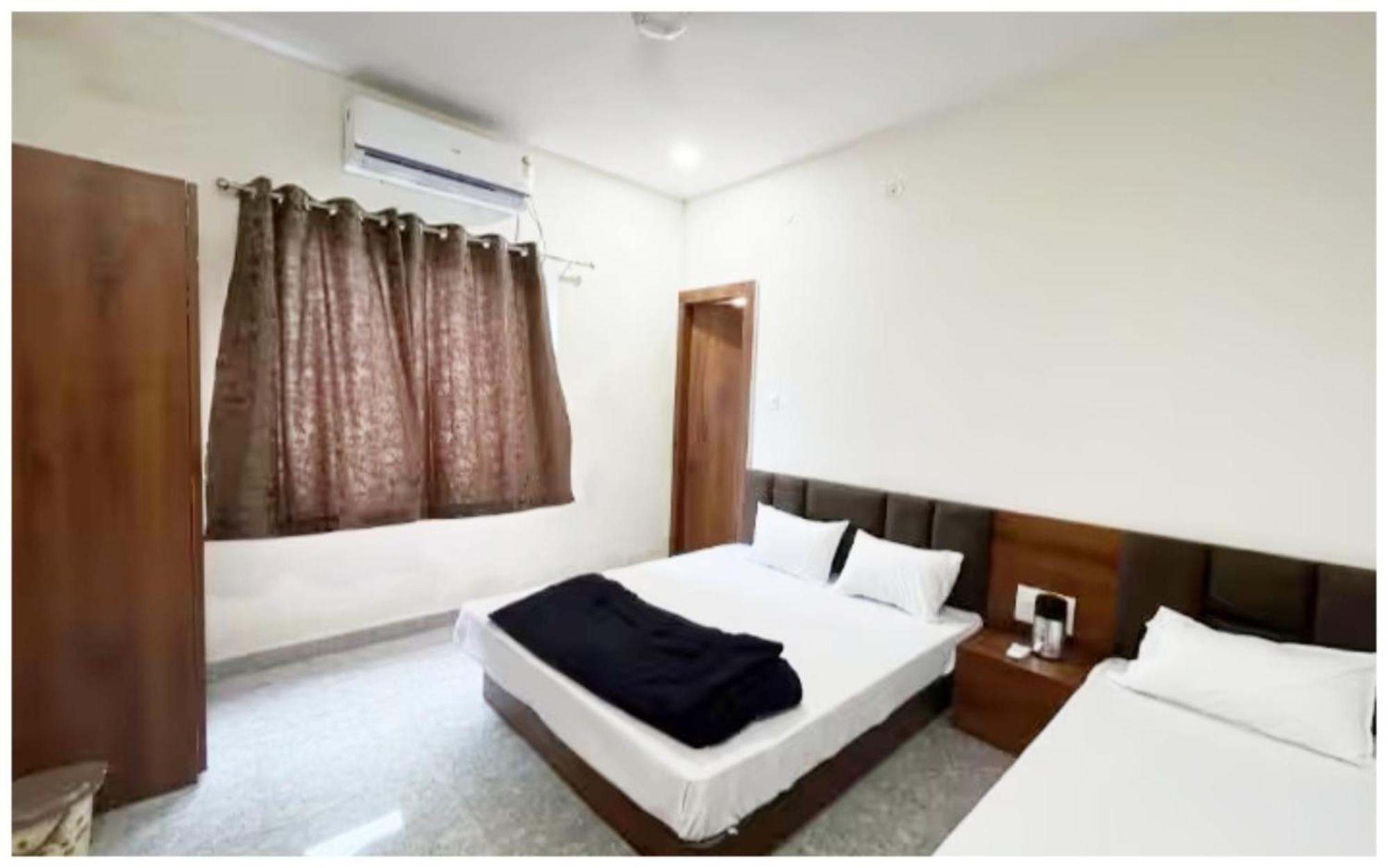 Premium Hotel Ujjain - G A R I M A - Near Mahakal Temple And Rivar - Railway Station - Hygiene & Spacious Room - With Wifi- And Parking Facilities - Best Hotel In Удджайн Экстерьер фото