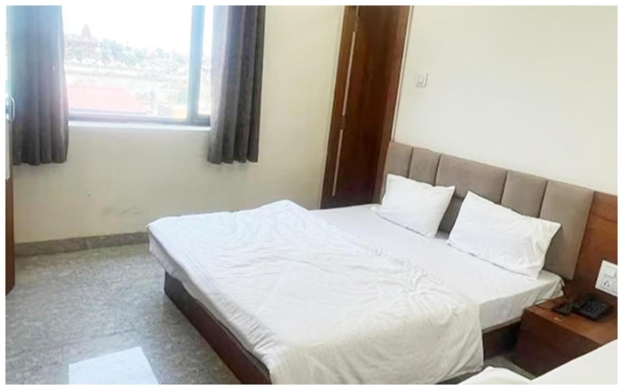 Premium Hotel Ujjain - G A R I M A - Near Mahakal Temple And Rivar - Railway Station - Hygiene & Spacious Room - With Wifi- And Parking Facilities - Best Hotel In Удджайн Экстерьер фото