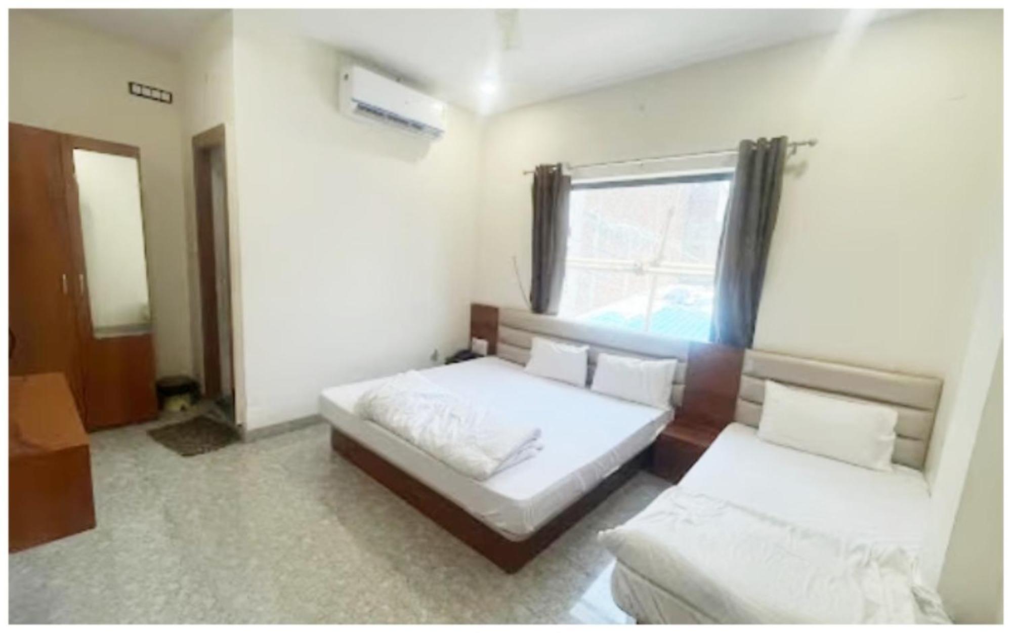 Premium Hotel Ujjain - G A R I M A - Near Mahakal Temple And Rivar - Railway Station - Hygiene & Spacious Room - With Wifi- And Parking Facilities - Best Hotel In Удджайн Экстерьер фото